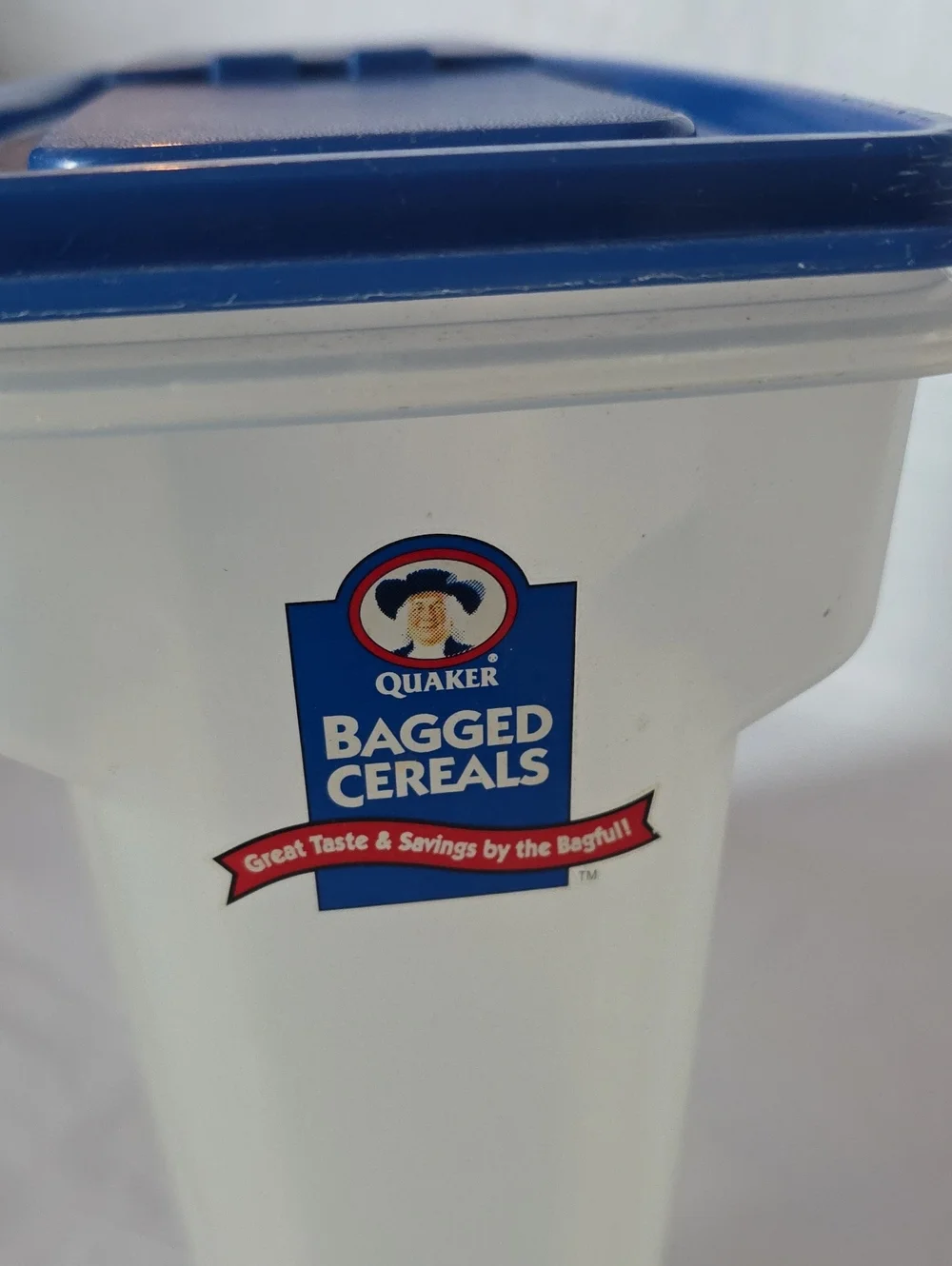 Rubbermaid‎ VTG Servin' Saver Quaker Cereal Container Blue Lid 1.3 Gal/5L